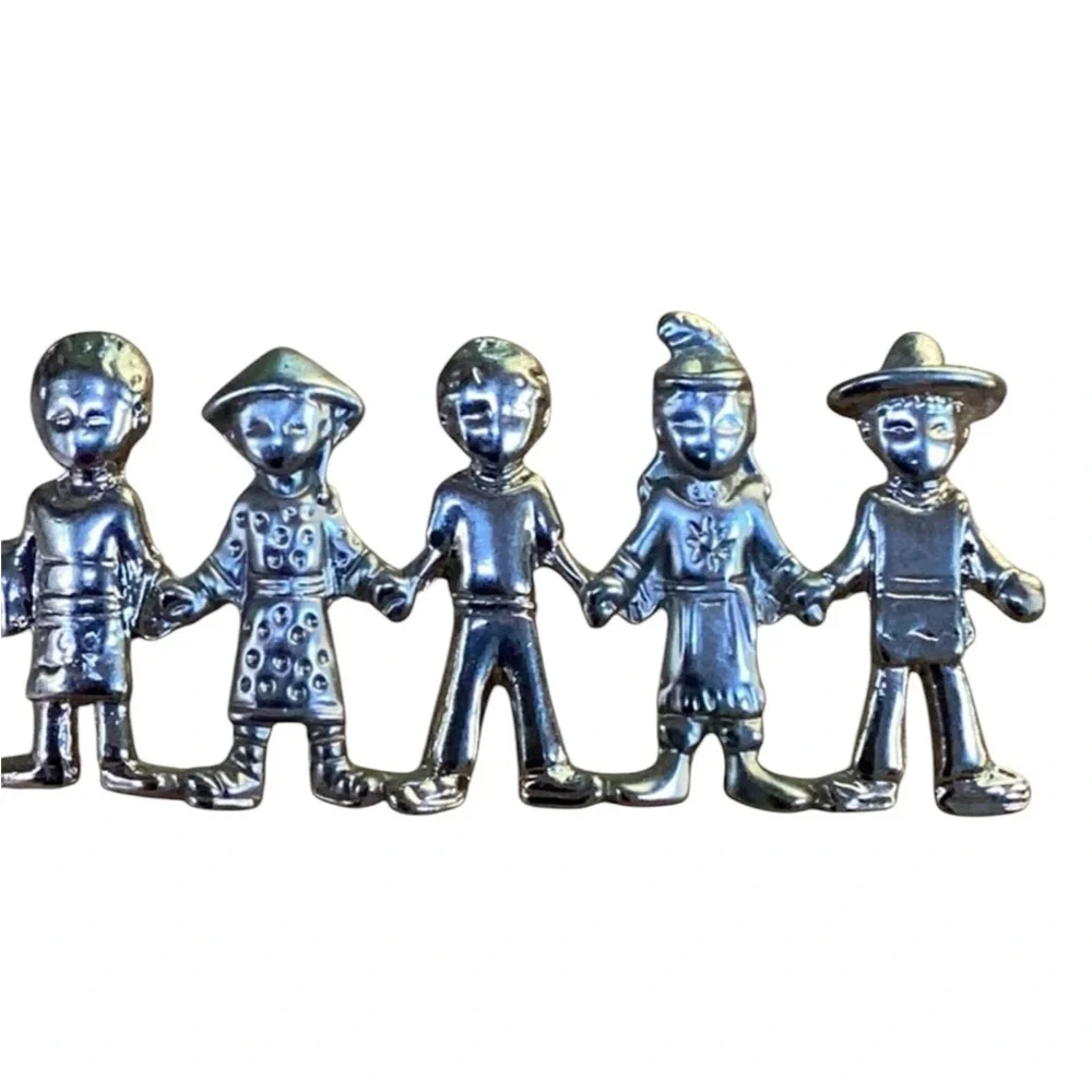 Vintage‎ Premier Silver Children Of The World Holding Hands Peace Love Unity Pin